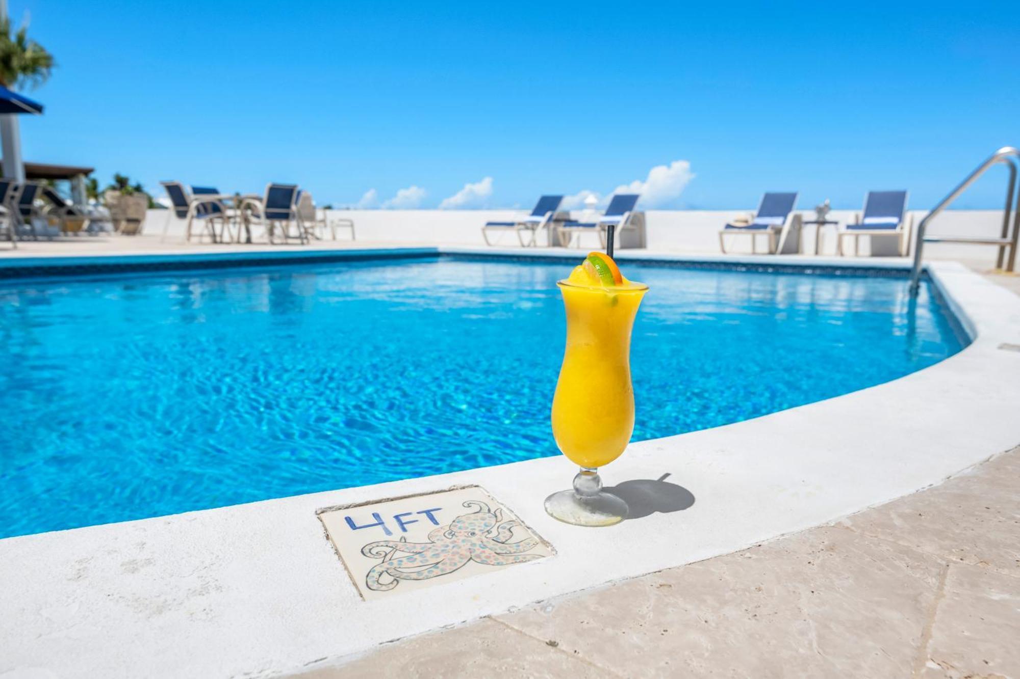 Augusta Bay Hotel George Town Ngoại thất bức ảnh