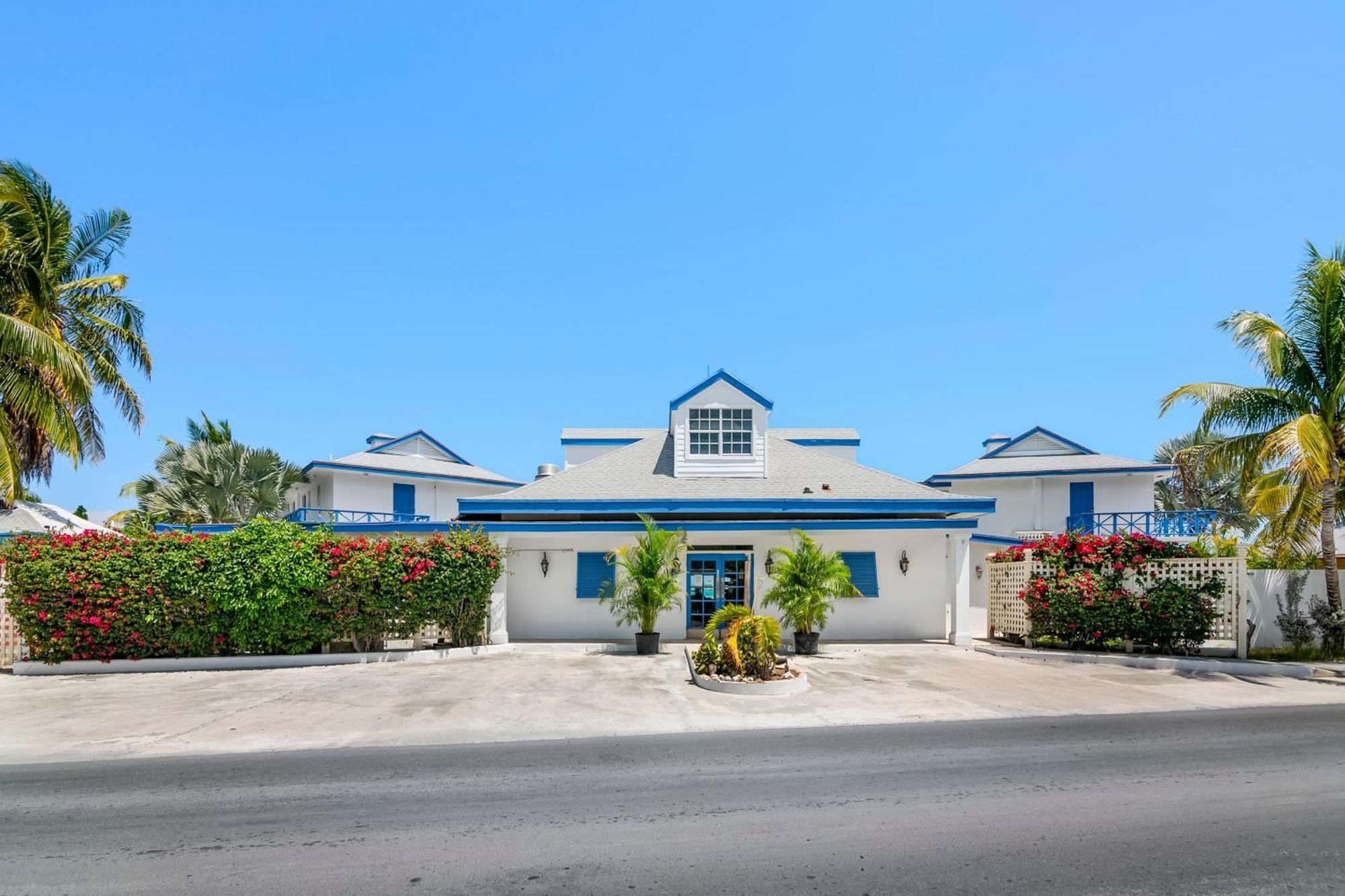 Augusta Bay Hotel George Town Ngoại thất bức ảnh