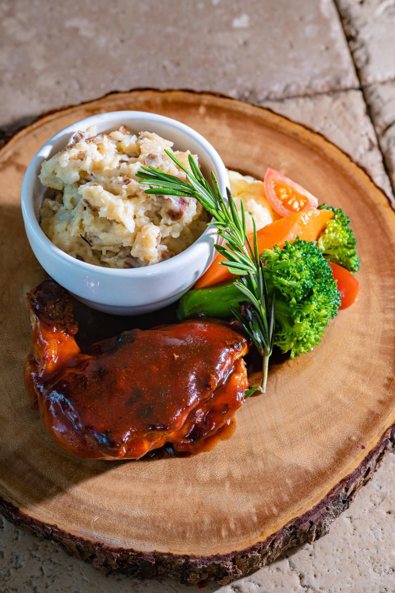 Augusta Bay Hotel George Town Ngoại thất bức ảnh