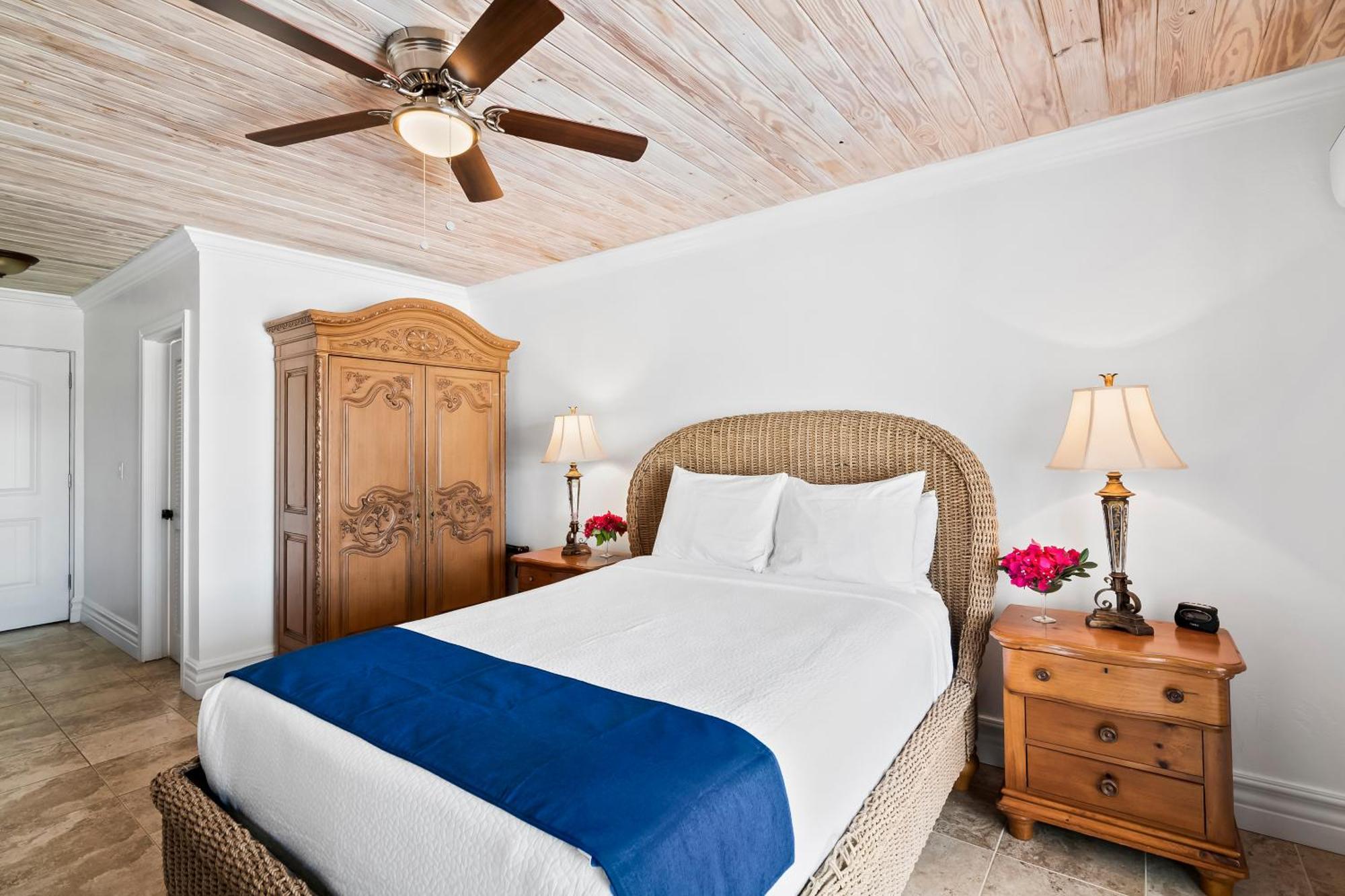 Augusta Bay Hotel George Town Ngoại thất bức ảnh