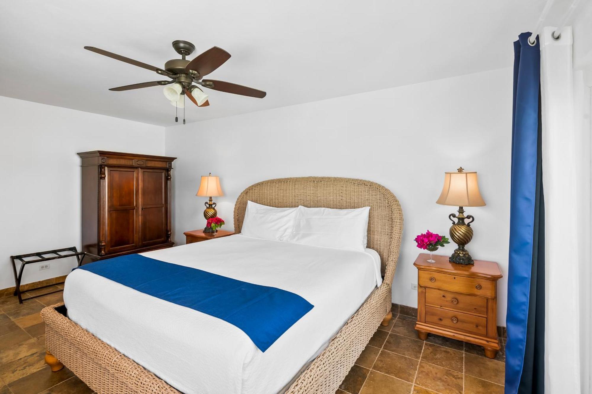 Augusta Bay Hotel George Town Ngoại thất bức ảnh