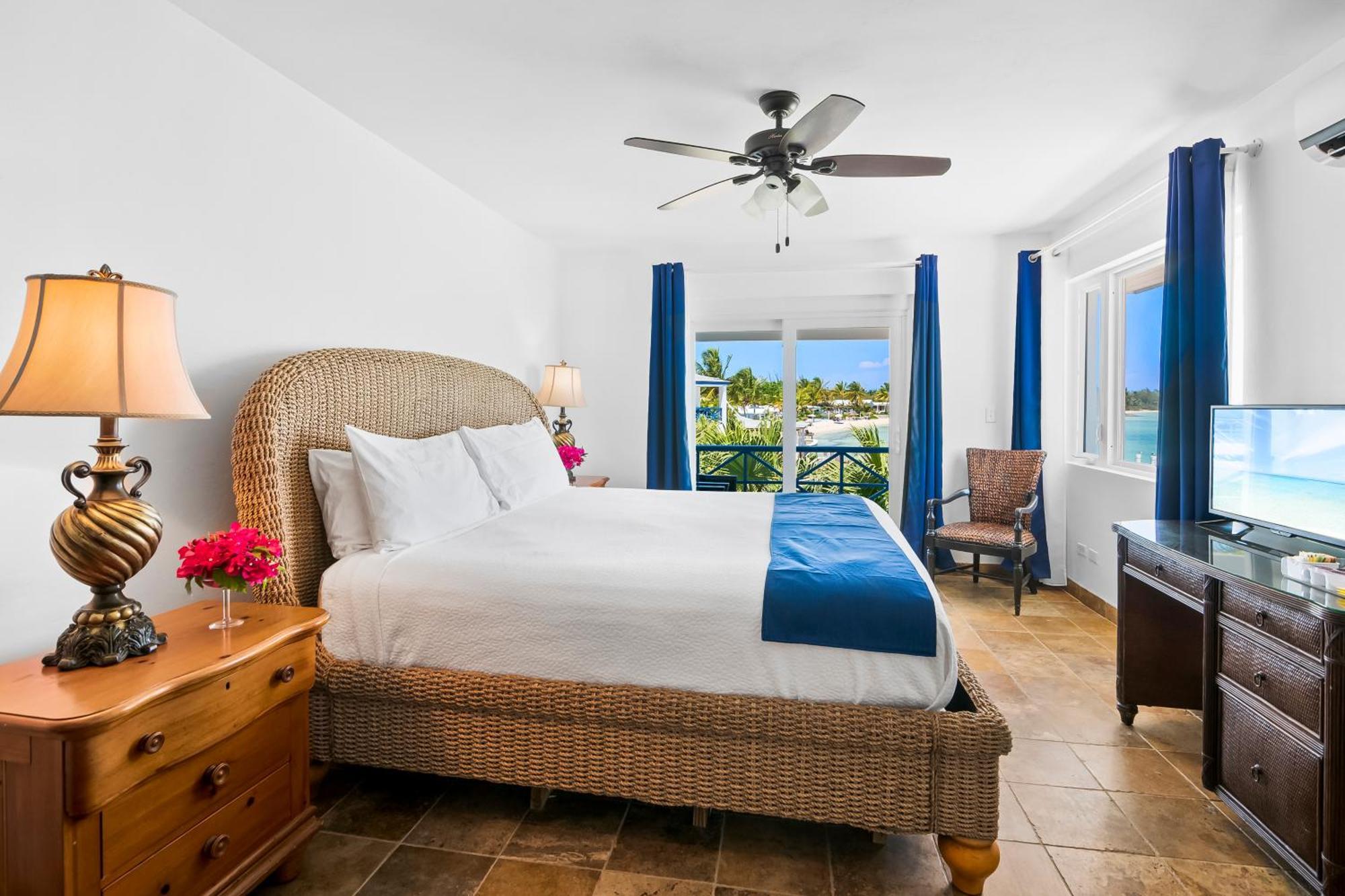Augusta Bay Hotel George Town Ngoại thất bức ảnh